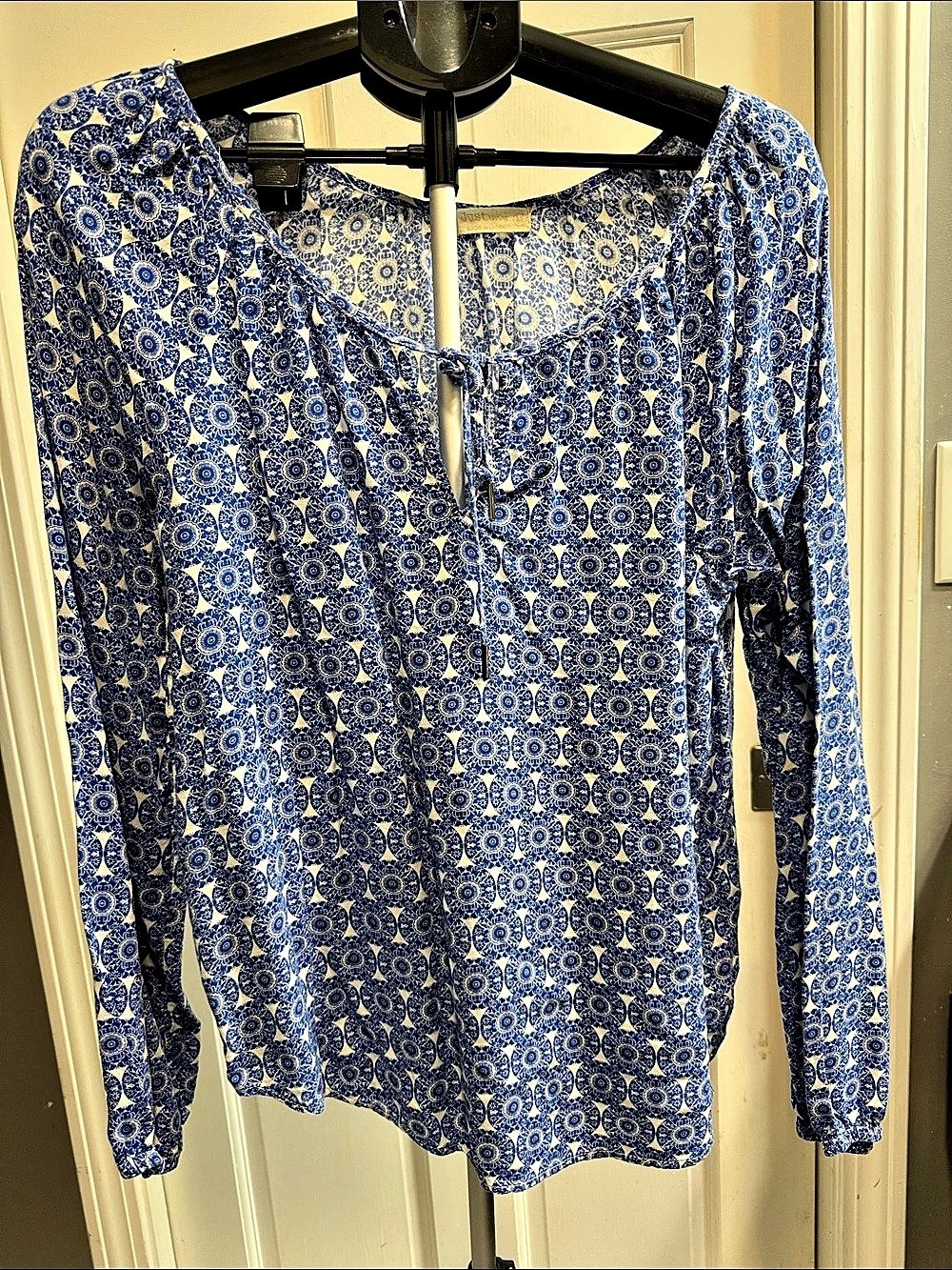 Collective Concepts Blue & White Floral Long Sleeve Blouse